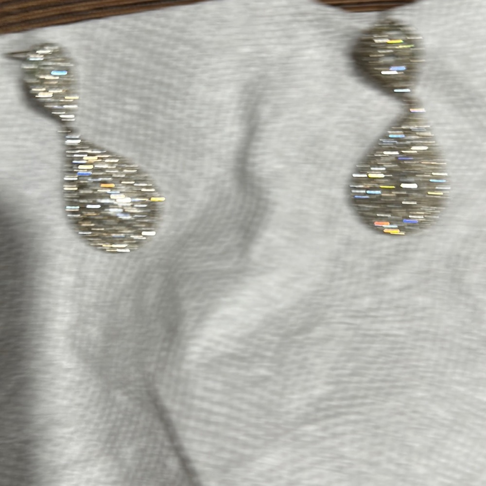 Women earrings with stones